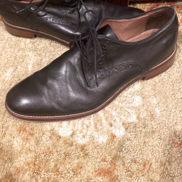 Men’s Johnston and Murphy black leather dress shoe in great condition - Picture 2 of 13
